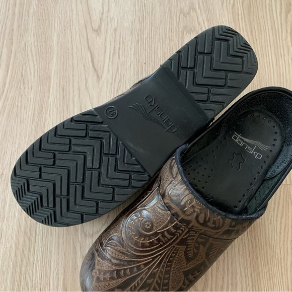 Dansko embossed floral print slip on slide in clogs - Picture 6 of 6